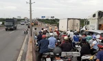 Tai nạn liên hoàn trên cầu Cần Thơ, kẹt xe kéo dài hàng cây số