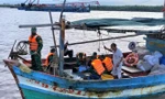 Vượt sóng to gió lớn cứu thành công người dân gặp nạn trên biển Bạc Liêu