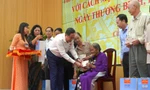Chủ tịch Quốc hội thăm, tặng quà Mẹ Việt Nam anh hùng tại Cần Thơ