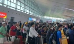 Hàng nghìn khách du lịch mắc kẹt ở Phú Quốc 