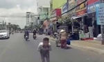 Biểu dương cậu bé cúi đầu cảm ơn tài xế nhường đường ở Cần Thơ