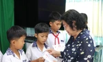 Quỹ học bổng Vừ A Dính tiếp sức trò nghèo vùng biển Bến Tre