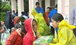 Thành Đoàn Cần Thơ tặng quà người dân bị ảnh hưởng bão lũ tại Sơn La 