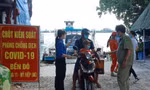 Nữ sinh THPT 'gác nghỉ hè' tình nguyện tham gia trực chốt chống dịch