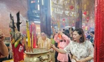 Người Cần Thơ nô nức đi lễ chùa đầu năm mới