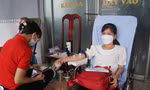 Hàng trăm người chia sẻ giọt hồng trên quê hương Vĩnh Long