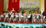 Tặng xe đạp cho học sinh nghèo vượt khó TP Cần Thơ