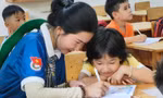Chiến sĩ tình nguyện tạo sân chơi cho trẻ em An Giang