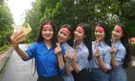 Các bạn hoa khôi chụp ảnh