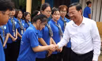 Chủ tịch TPHCM thăm Mẹ Việt Nam Anh hùng, tặng quà sinh viên tình nguyện tại Bến Tre