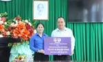 Thành Đoàn Cần Thơ thăm, tặng quà thanh niên công nhân khó khăn