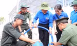 Áo xanh tình nguyện tiếp sức người dân vùng hạn mặn Bến Tre 