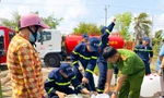 Công an Bến Tre hỗ trợ nước ngọt cho người dân vùng hạn mặn