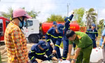 Công an Bến Tre hỗ trợ nước ngọt cho người dân vùng hạn mặn