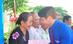 Bí thư Trung ương Đoàn thăm gia đình chính sách tại Trà Vinh