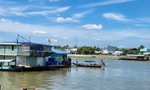 Vụ khách du lịch rơi xuống sông: Tổng kiểm tra bè, sà lan ở chợ nổi Cái Răng