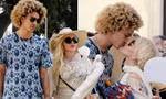 Madonna hôn tình trẻ kém 36 tuổi giữa phố đông người