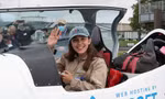 Zara Rutherford trước khi bắt đầu hành trình bay một mình vòng quanh thế giới. Ảnh: Reuters