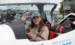 Zara Rutherford trước khi bắt đầu hành trình bay một mình vòng quanh thế giới. Ảnh: Reuters