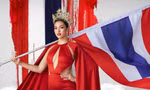 Hoa hậu Hoàn vũ Thái Lan bị kiện vì đứng trên quốc kỳ