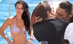 Bella Hadid gây bão với bikini bé xíu, đắm đuối 'khóa môi' tình mới chốn đông người