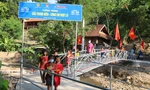 Bàn giao cầu dân sinh 'Công trình thanh niên - Cùng em vượt lũ'