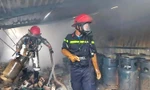 Cửa hàng gas bùng cháy dữ dội giữa trưa