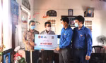 Tặng sổ tiết kiệm 200 triệu đồng cho gia đình hai gương dũng cảm quên mình cứu bạn