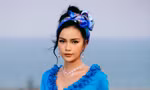 Hoa hậu Ngọc Châu gây tranh cãi vì có hành động khác lạ khi trình diễn thời trang