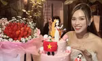 Chiếc bánh kem mừng Đỗ Thị Hà tròn 2 năm đăng quang Hoa hậu Việt Nam có gì đặc biệt?