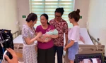 Thương Ngày Nắng Về: Bà Nga cùng Khánh - Vân bế em bé sơ sinh, có lẽ nào Vân Trang làm mẹ?