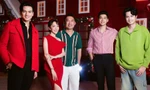 Dàn diễn viên "Nụ Hôn Bạc Tỷ" khoe ảnh Giáng sinh, khán giả thắc mắc một điều