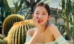 Vì sao nữ idol này đã 22 tuổi mà mặc áo hở vai vẫn bị netizen chê “quá hở hang”?