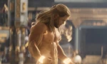 Không thể tin vào mắt mình khi 'thần Sấm' Thor không mặc gì, khoe trọn cơ bắp