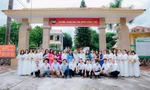Học trò U40 xúc động hội ngộ thầy cô giáo cũ sau 20 năm