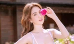 'Thót cả tim' với clip 'nóng' mới nhất của Ngọc Trinh, vận động nhẹ cũng đủ ngực 'trào' ra