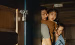 Cũng là phim kinh dị nhưng 'Tiếng gõ ở căn nhà gỗ' có ý tưởng cực lạ về ngày tận thế