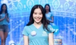 Nam Em lại gây chú ý bởi cách hành xử lạ trên sân khấu Chung khảo Miss World Vietnam 2022