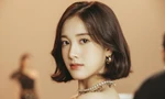 J (STAYC) bị săm soi bàn tán vì làm được điều nhiều nữ idol đình đám khác chưa thể