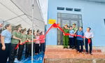 Ban Thanh niên và Hội Phụ nữ Công an tỉnh Bắc Giang khánh thành nhà mới cho chị Phùng Thị Thanh Thảo.