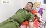 Đại úy Nông Quốc Dương hiến máu cứu bệnh nhân nguy kịch.