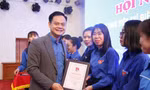 hó Bí thư Tỉnh Đoàn Bắc Giang Bùi Văn Hoàng khen thường các đơn vị thi điểm thực hiện mô hình chi Đoàn số. Ảnh: Nguyễn Thắng.