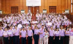 Các đại biểu dự mít tinh Việt Nam hưởng ứng Ngày thế giới vì trẻ sinh non.