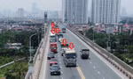 Cầu Thăng Long liên tục tắc kéo dài vì xe 'hổ vồ' chạy dày đặc