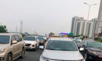 Trạm thu phí và đường về Hà Nội tắc trong ngày nghỉ lễ thứ hai