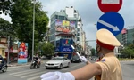 Lực lượng CSGT điều tiết giao thông trên các tuyến phố Hà Nội.