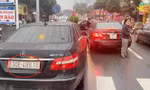 Cơ quan công an đang tiếp tục xác minh làm rõ vụ việc hai chiếc Mercedes Benz E300 trùng biển số. Ảnh mạng xã hội