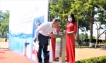 Nước tự động phun lên, người dùng có thể uống trực tiếp