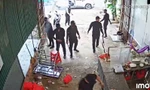 Clip nhóm côn đồ che mặt đập phá quán phở ở Đắk Lắk