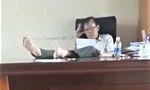 Xuống làm hạt phó, nguyên hạt trưởng kiểm lâm 'gác 2 chân lên bàn làm việc' nói gì?